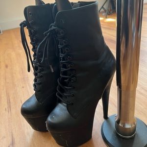 Adore 1020 Pleasers in Black